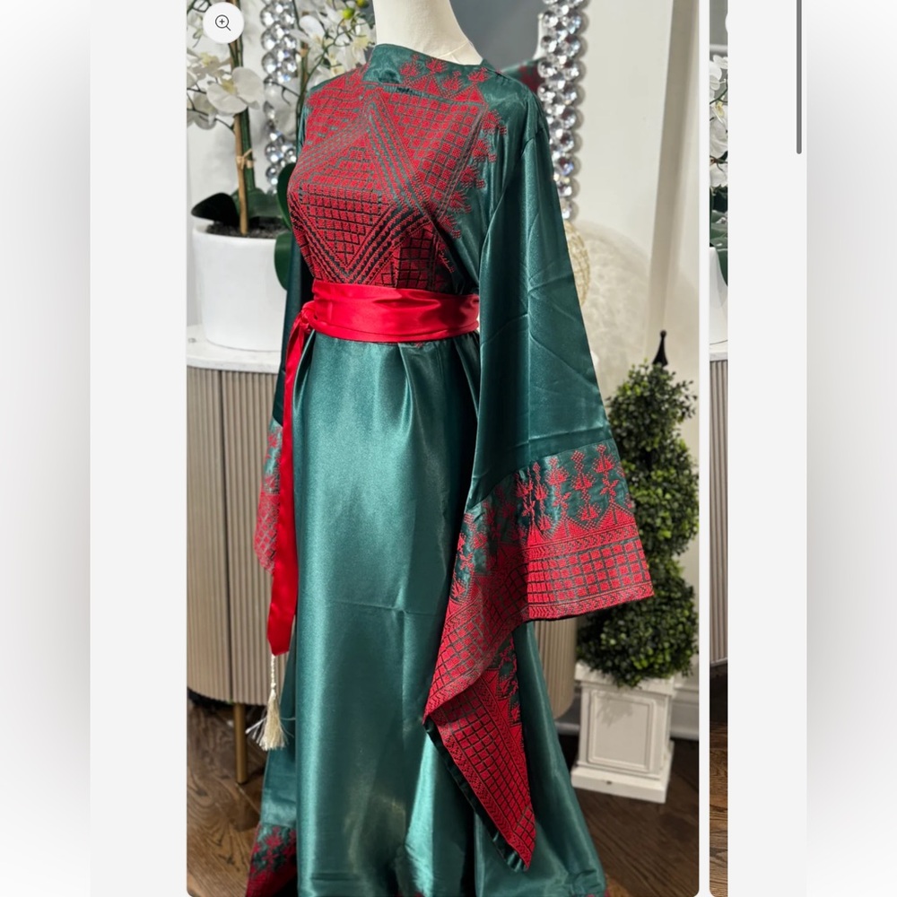 Halakeeya Elegant green Satin Palestinian Tatreez Thobe Kuftan Dress Wide Sleeve
